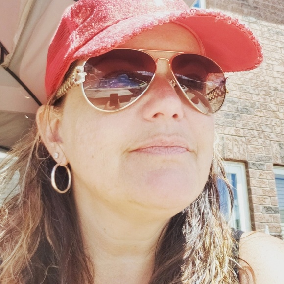 Meet your Posher, Tara - Picture 1 of 1